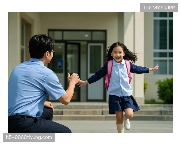 梁伟铿训练完直接拎爱马仕去接娃？