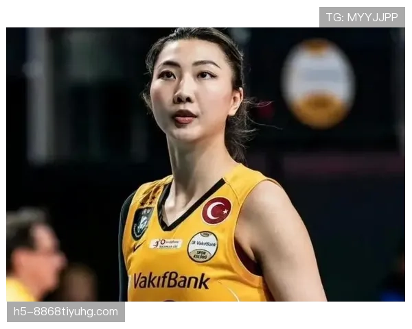 袁心玥家里那泳池到底有多豪，估计普通人连边都摸不到吧